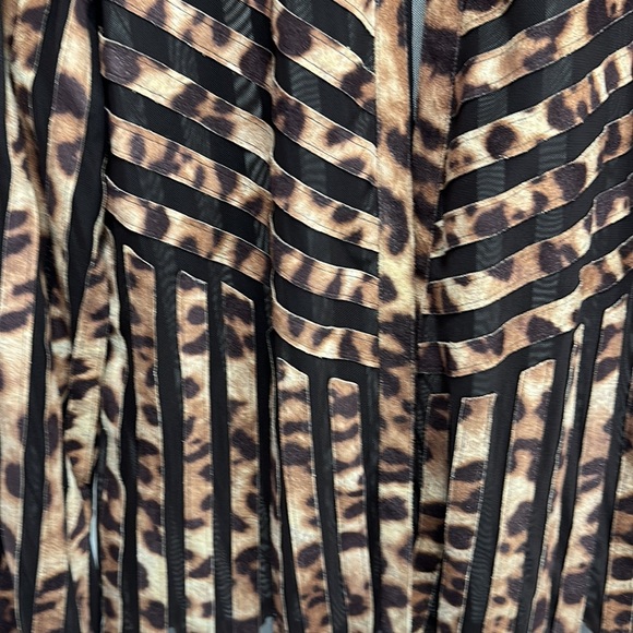 Chico’s Travelers animal print single button layer with mesh inserts - Picture 3 of 3